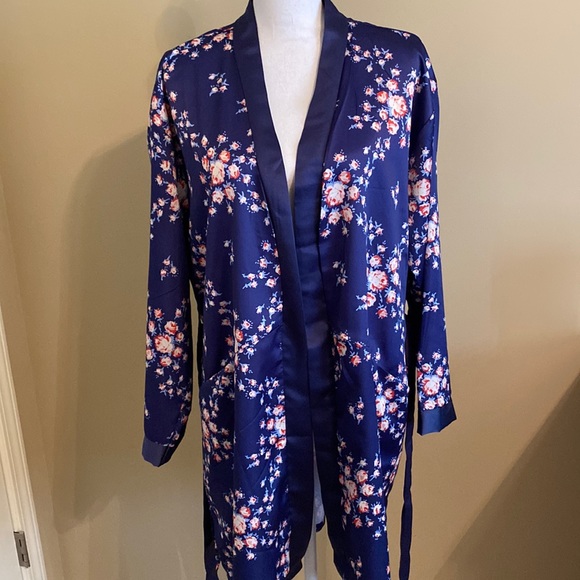 Navy Floral Robe - Picture 2 of 7